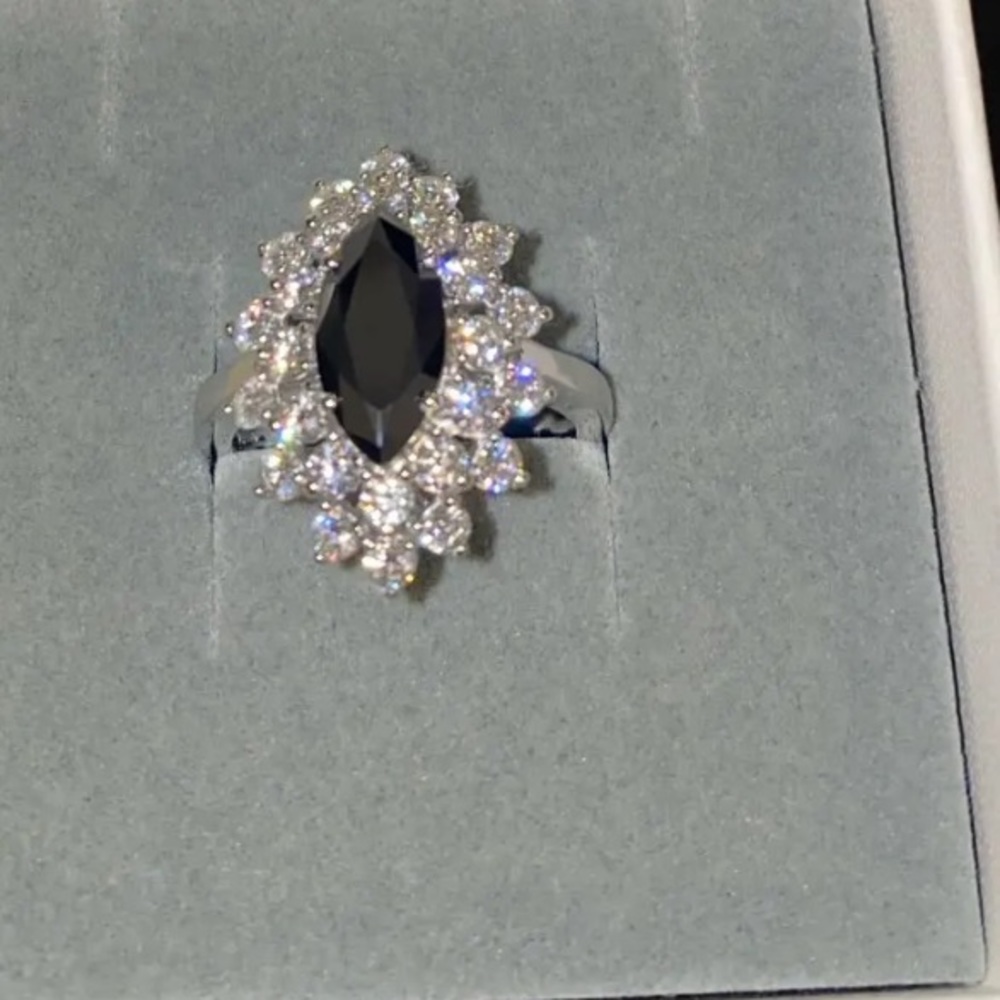 Black marquise lab made statement/engagement ring - Picture 8 of 12